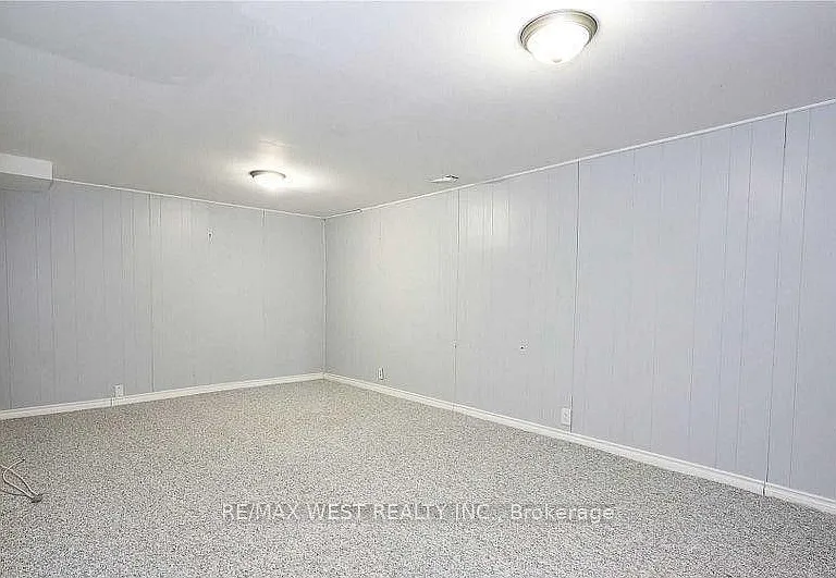323 Centre St — Photo 20
