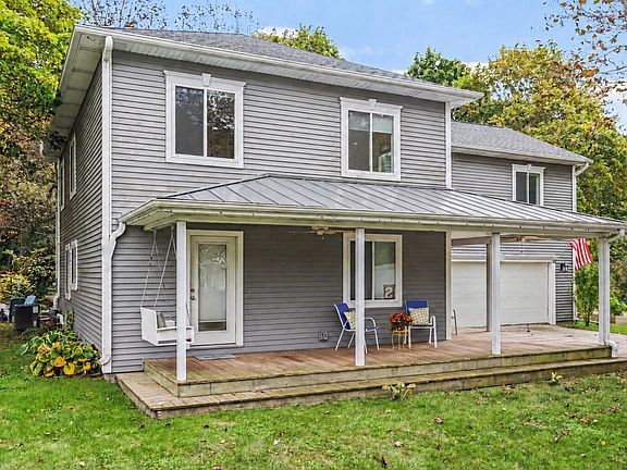 3rd image of 3808 Heights Dr