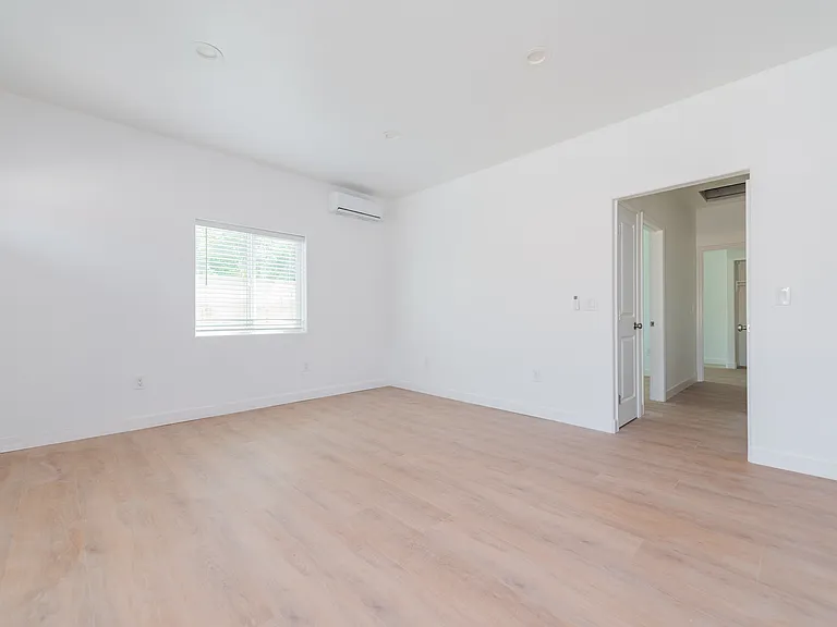 5033 Sultana Ave #B — Photo 7
