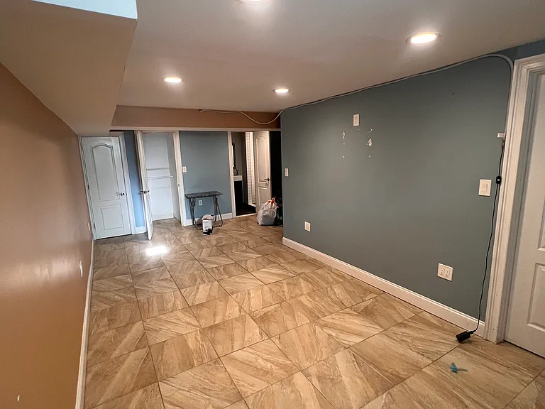 22 Kingsbridge Ave — Photo 2