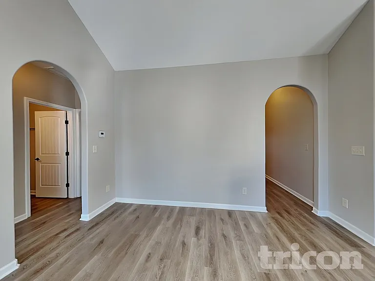 1862 Camelot Dr — Photo 3