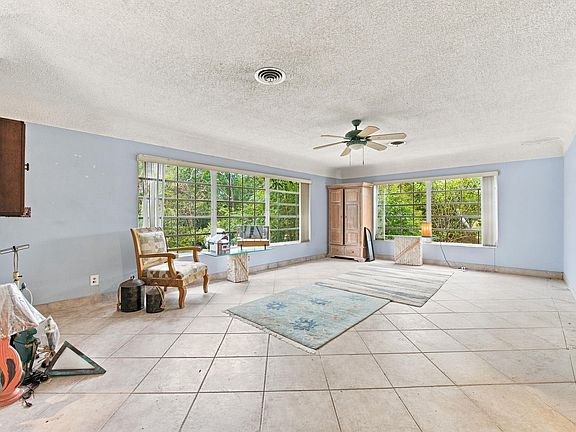 5th image of 1421 SW 13TH Street