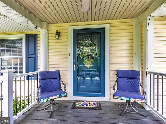 3rd image of 1676 Monument Rd