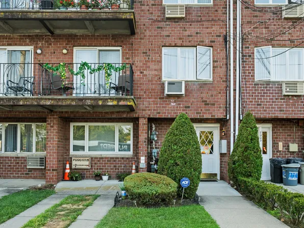 7941 Sea View Avenue image 2 of 18