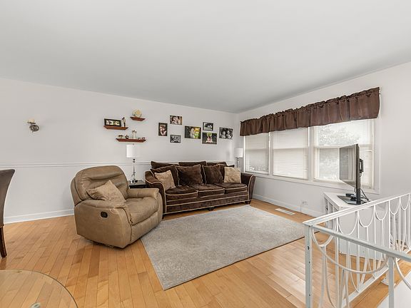 2nd image of 3226 Everglade Ave