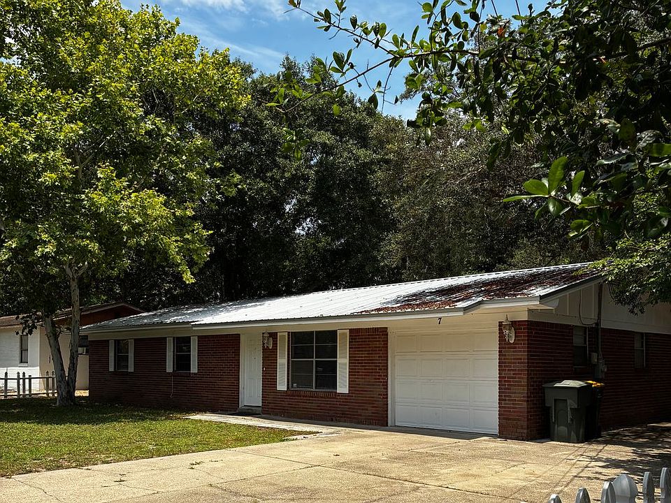 1st image of 7 Audrey Dr W