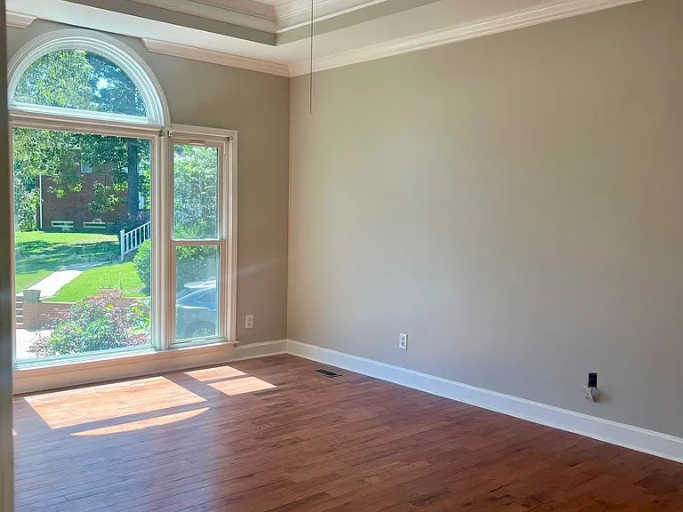 601 Southdale Cir — Photo 17