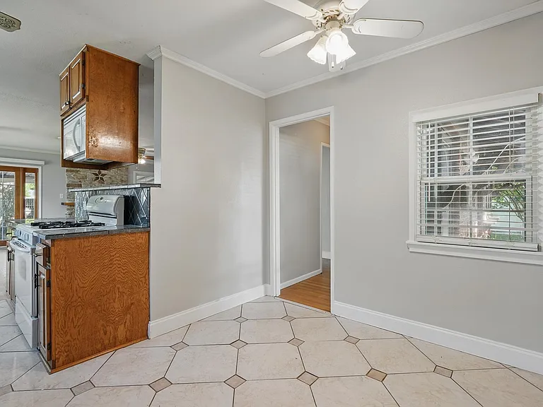 3333 Sayles Blvd — Photo 12