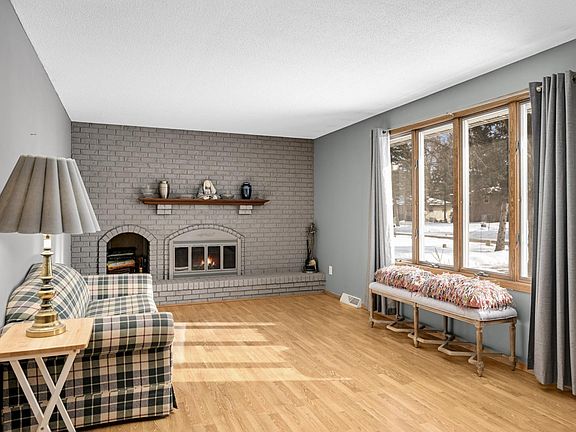 4th image of 309 Bridge St