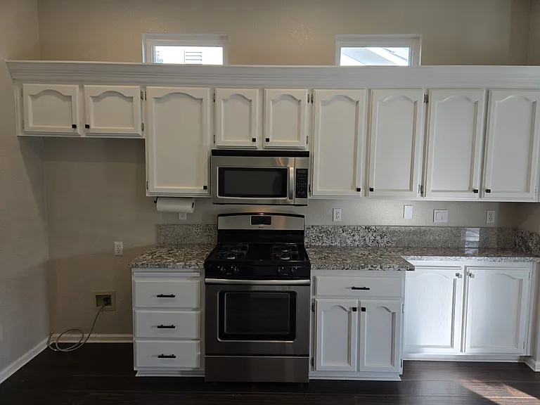 2428 Stefanie Dr — Photo 2