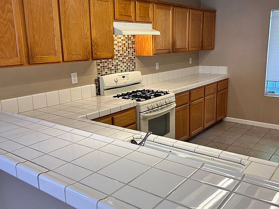 3rd image of 1404 Venice Cir