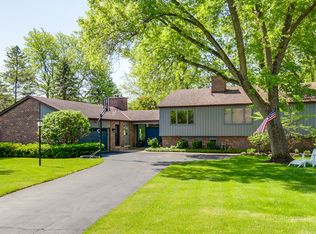 1395 Arcady Dr, Lake Forest, IL 60045