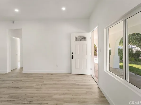 10730 Strathern St, Sun Valley, CA 91352