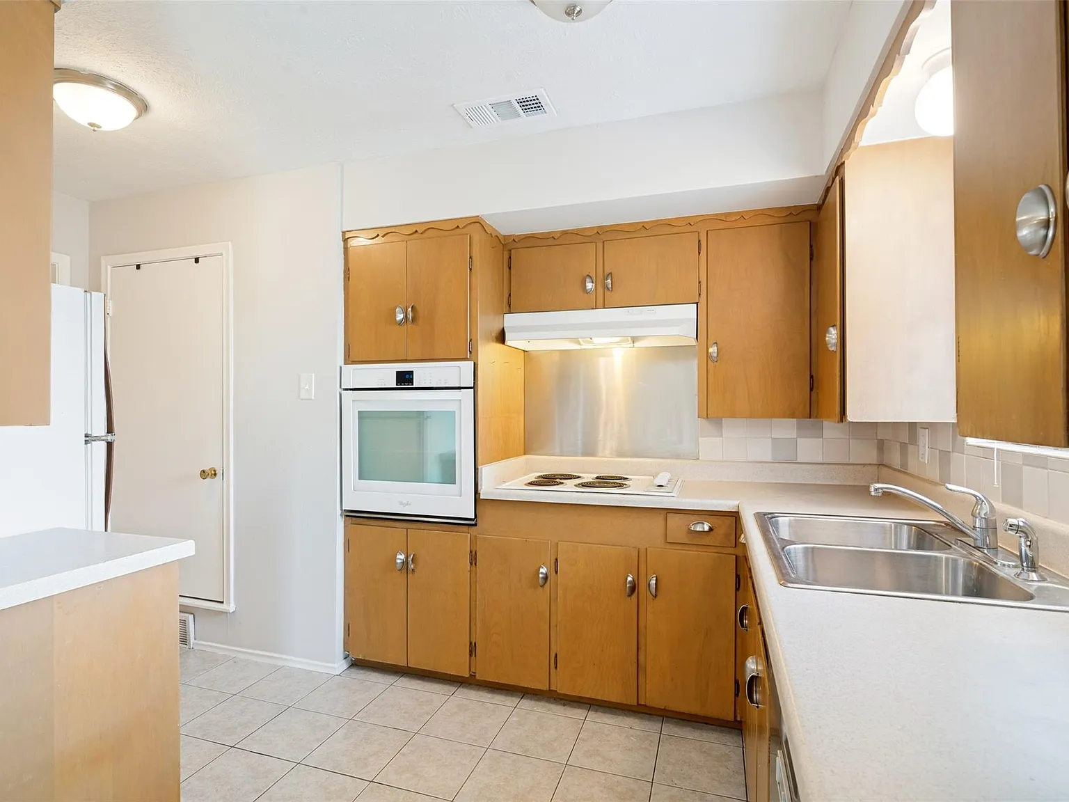 2 bed, 1368 sqft, $2,449 — Photo 3
