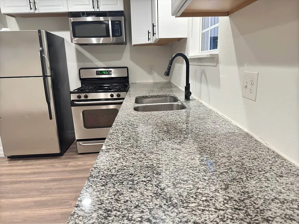 4 bed, 1360 sqft, $1,700 — Photo 2