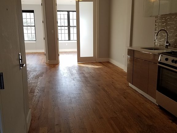 3rd image of 154 Woodward Ave #Uno