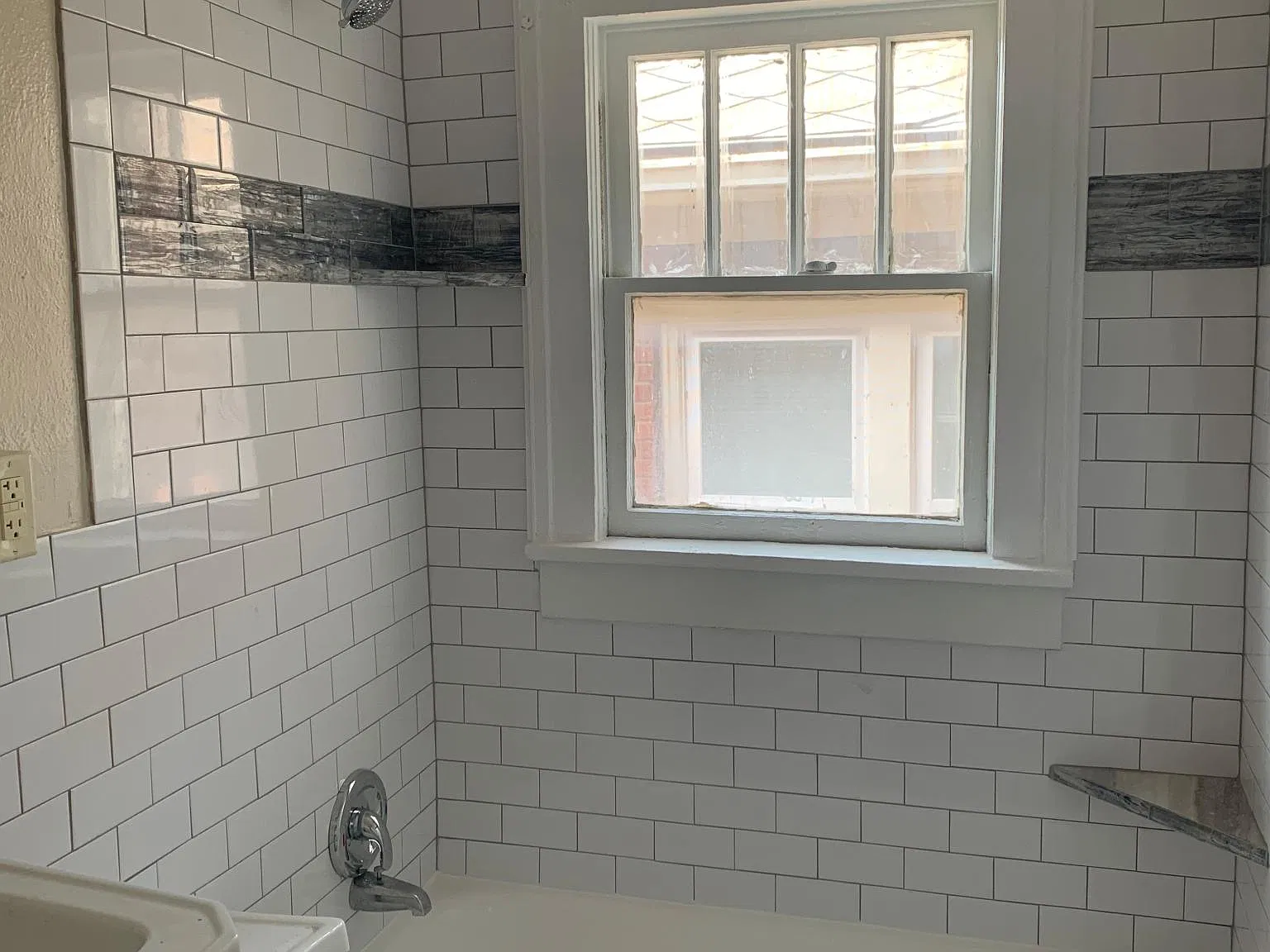102 W 10th St — Photo 2