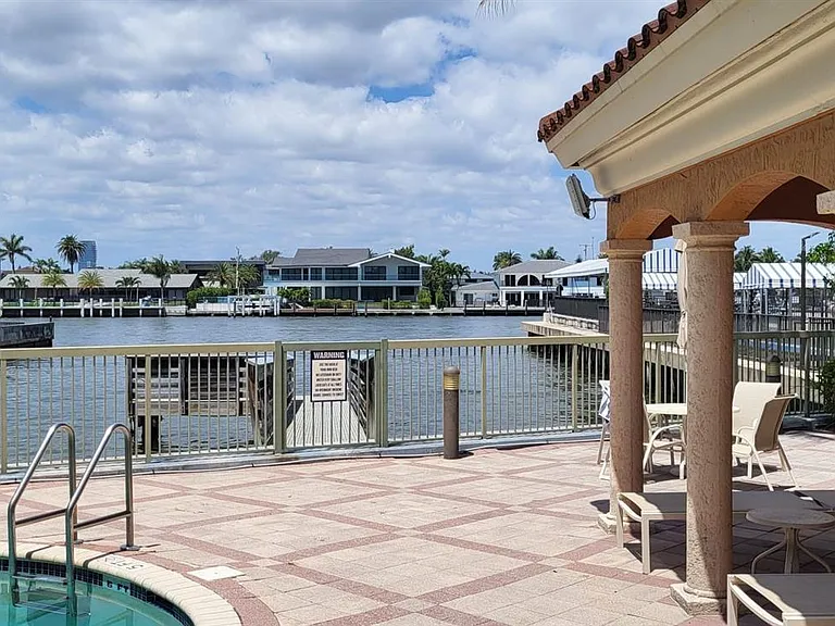 2069 S Ocean Dr #Townhouse 12 — Photo 19