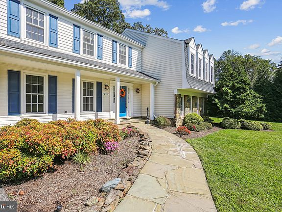 4th image of 4501 Custis Dr