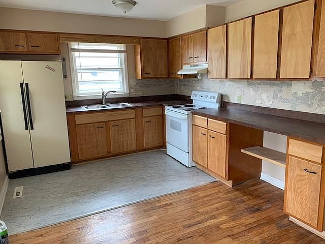 1st image of 108 Sunset Dr #108
