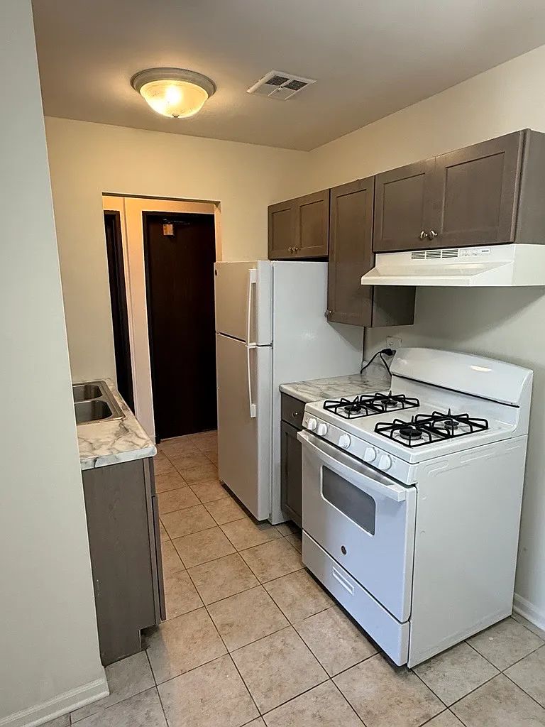 1 bed, $1,400 — Photo 2