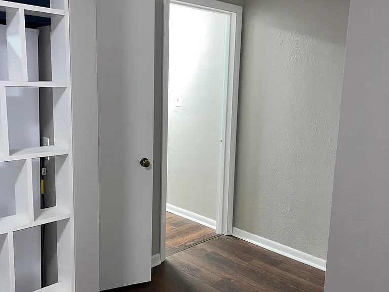 138 E 6th St #138/140 — Photo 9