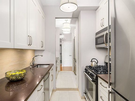 4th image of 300 E 59th St APT 3603