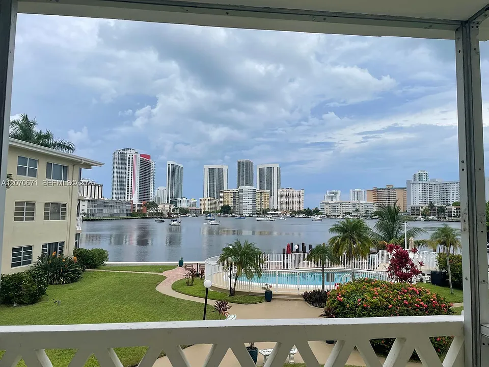 450 Golden Isles Dr #2F
