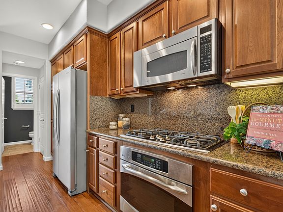 3rd image of 461 Bedford Loop