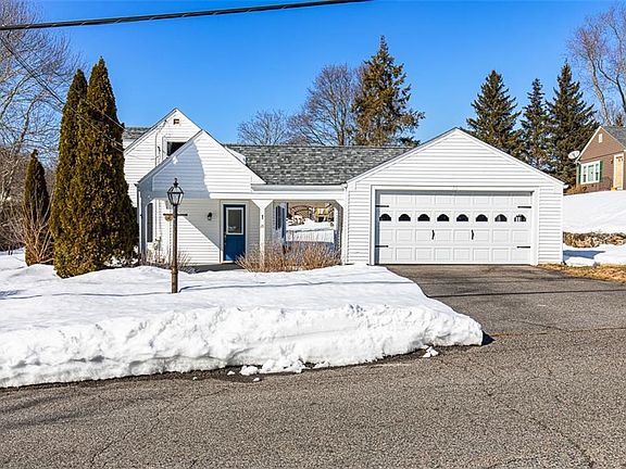 2nd image of 26 Country Hill Rd