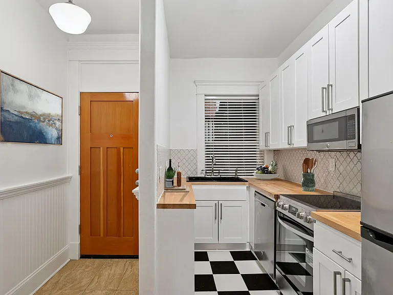 CENTER VIEW APARTMENTS- LIVE YOUR BEST LIFE HERE! — Photo 18