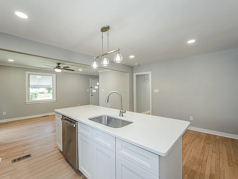 1404 Landis Dr — Photo 11