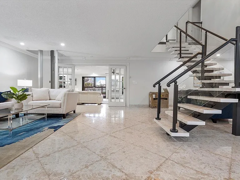 1240 SW 14th Ave — Photo 6
