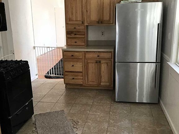 3rd image of 2465 Hammett Ave #A