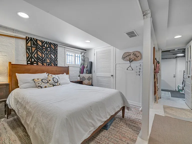 613 Girard St NE — Photo 17