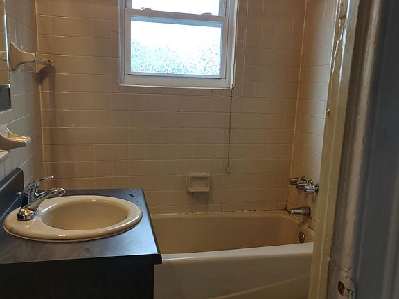 5th image of 56 Waverly St #3