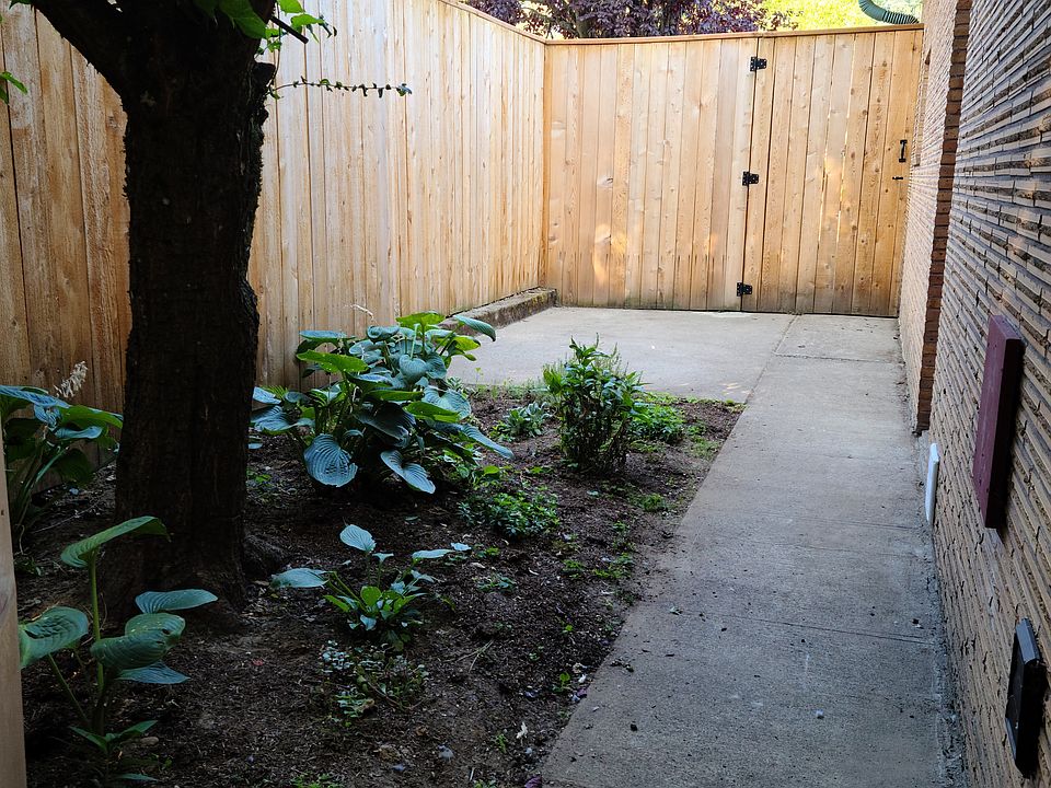 Private fenced in side yard entry