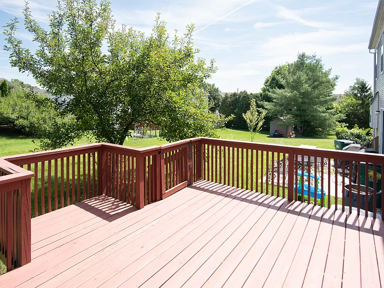 652 Longwood Rd — Photo 30