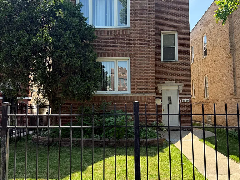 1629 N Mayfield Ave #2 — Photo 1