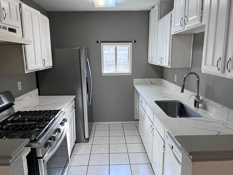 15811 Beechnut St — Photo 4