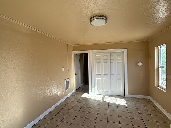 3rd image of 5812 Seville Ave