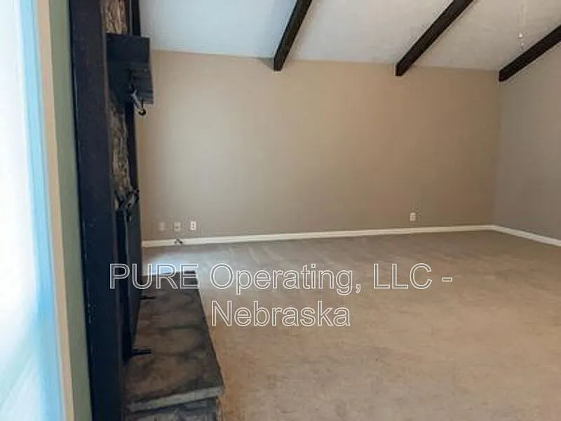 4 bed, 3.0 bath, 2093 sqft, $2,600 — Photo 4