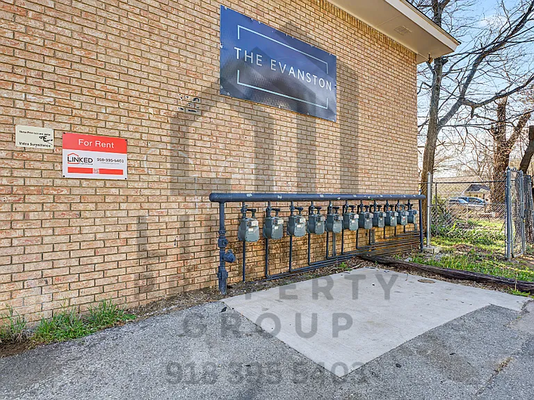 Evanston Apartments — Photo 9