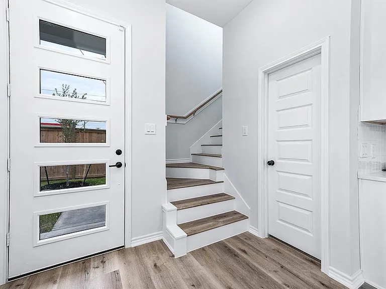 2716 Spence St — Photo 17