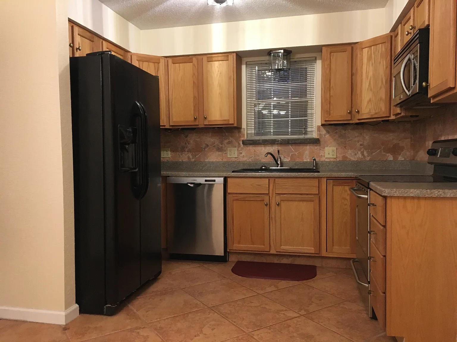 3 bed, 1200 sqft, $1,150 — Photo 2