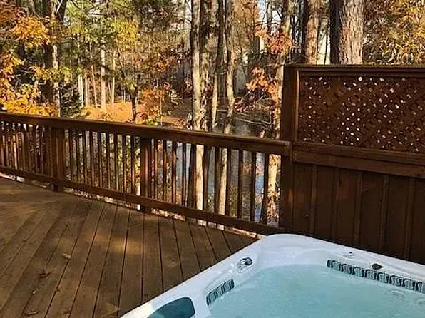 102 Iron Hill Dr, Cary, NC 27519