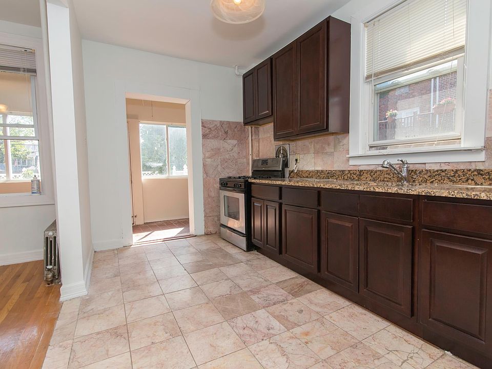 1st image of 841 Clarence Ave APT 1B
