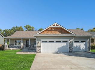 4406 SW Lakeside Dr, Topeka, KS 66610