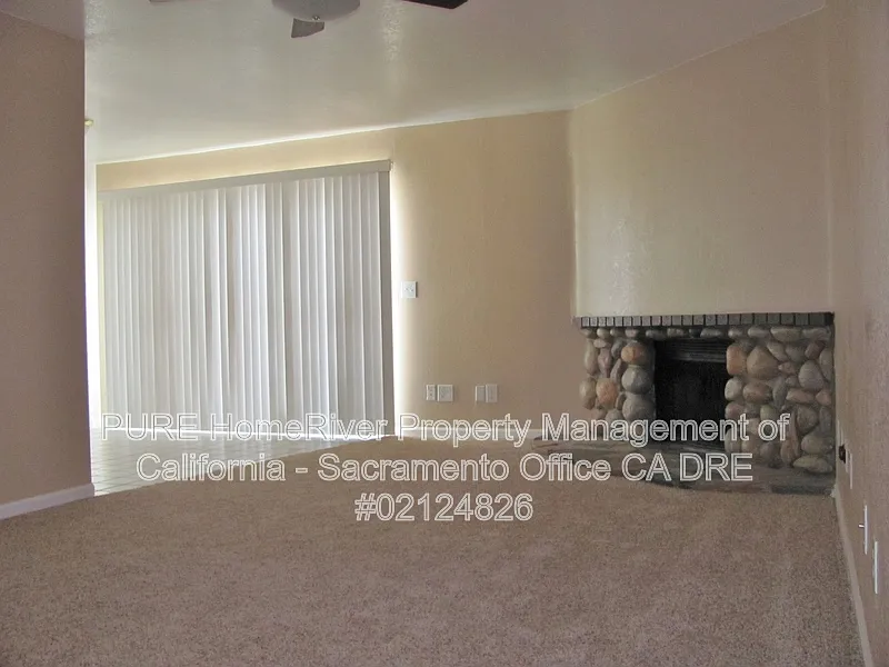 3 bed, 2.0 bath, 1162 sqft, $2,395 — Photo 2