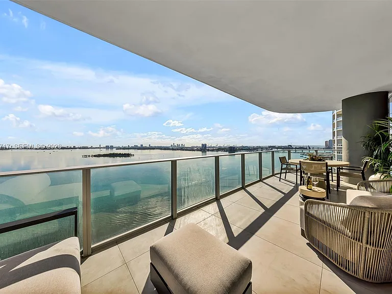700 NE 24th St #1507 — Photo 7